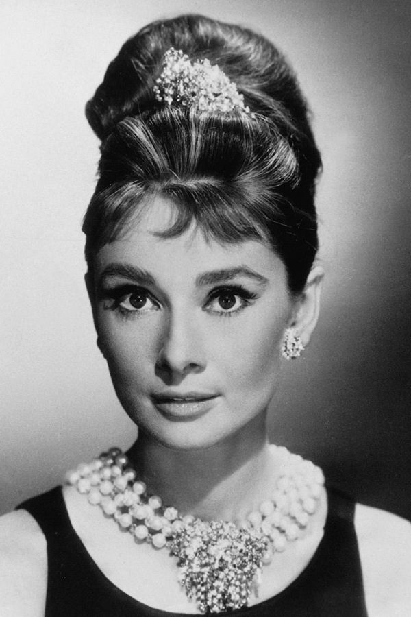 Filmfrisur von Audrey Hepburn in "Frühstück bei Tiffany"