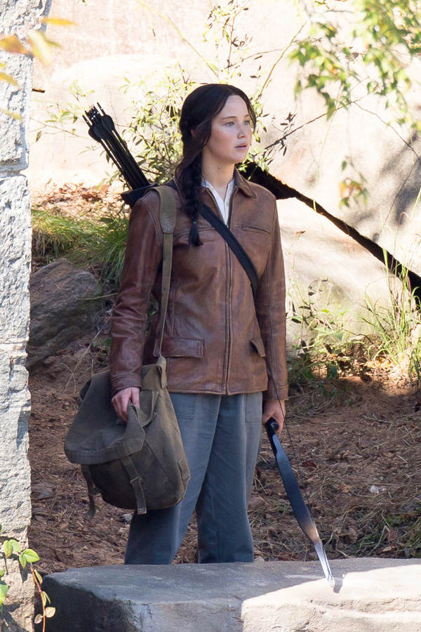 Jennifer Lawrence mit Pfeil und Bogen