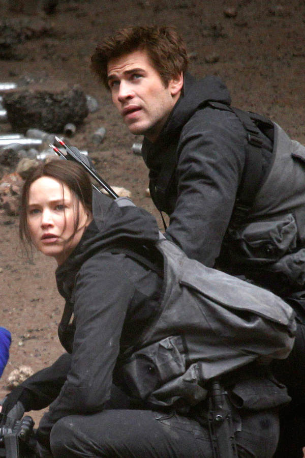 Liam Hemsworth und Jennifer Lawrence am Set