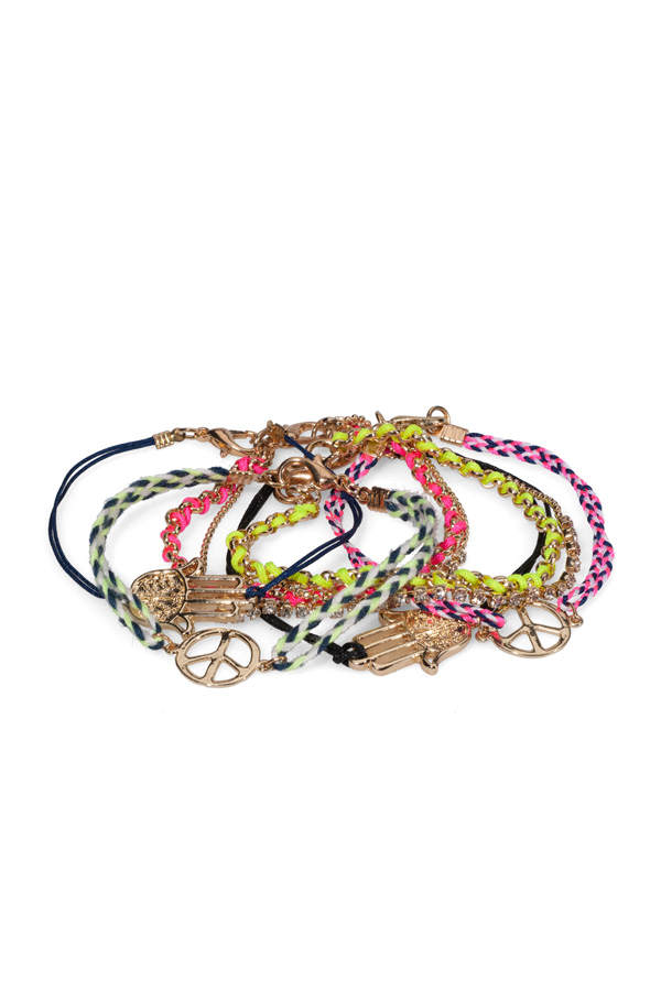 Bunte Armbänder von New Yorker