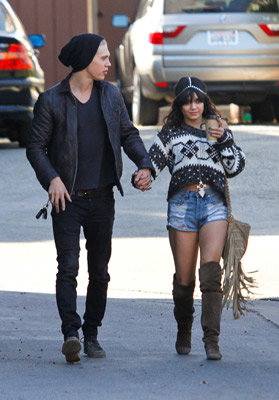 vanessa-hudgens-und-austin-butler-sind-ein-paar-279x400-bild-1-1358007.jpg