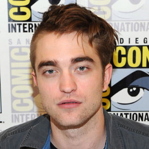 robert-pattinson-mit-halbglatze-300x300-bild-1-1218359.jpg