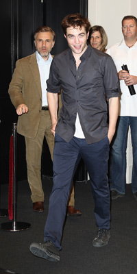 robert-pattinson-in-berlin-das-best-of-der-pressekonferenz-200x400-bild-1-1129771.jpg