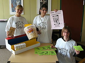 popcorn-und-flyer-verteilen-865027.jpg