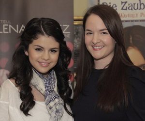 selena-gomez-im-interview-mit-maedchen-de-300x250-bild-1-689606.jpg