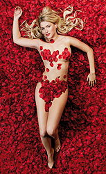 jeanette-biedermann-nackt-im-rosenbett-153x250-bild-1-553071.jpg