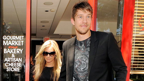 Ashley Tisdale zeigt ihren Schatz