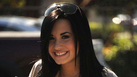 Demi Lovato: halb-nackt auf Twitter