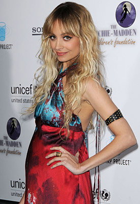 nicole-richie-baby-bauch-275x400-bild-1-361535.jpg