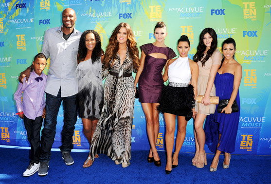 kardashian-jenner-family-2091238.jpg