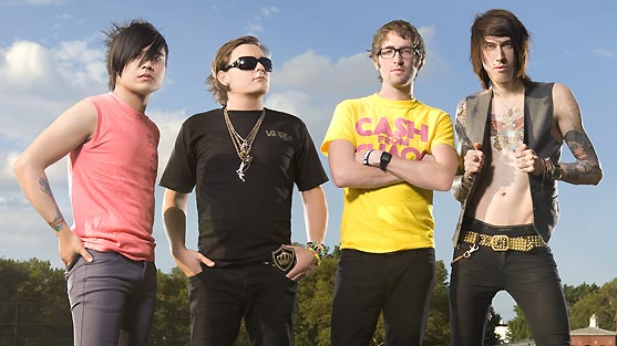 Metro Station - die neue Band mit dem Bruder von Miley Cyrus - Kino & Musik