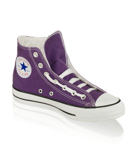 Chucks in kräftigem Lila