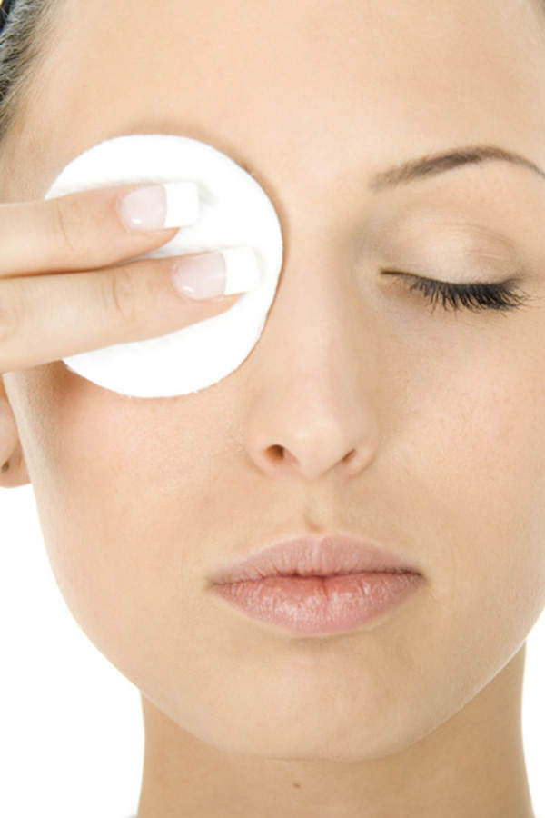 Schritt 1: Augen-Make-up entfernen