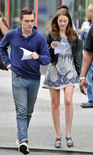 Leighton Meester im süßen Mini-Kleid