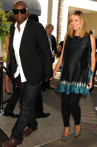 Heidi Klum im schwarzen Outfit