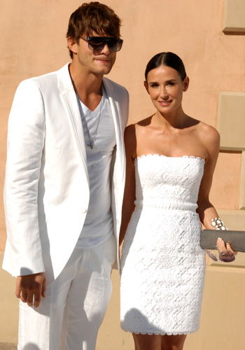 Demi Moore und Ashton Kutcher ganz in Weiß