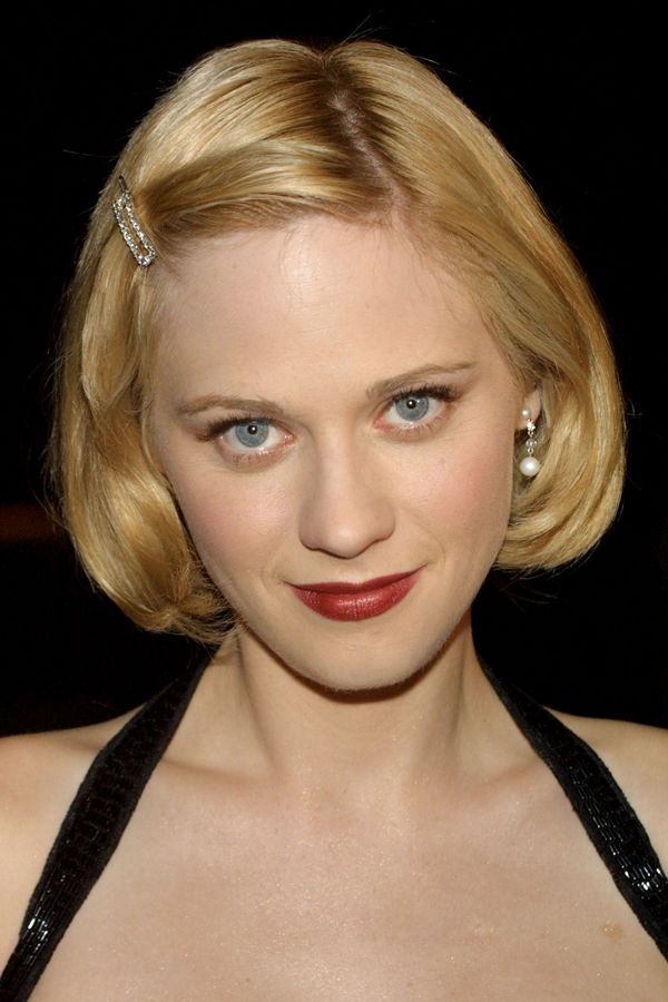 Zooey Deschanel mit blonden Haaren