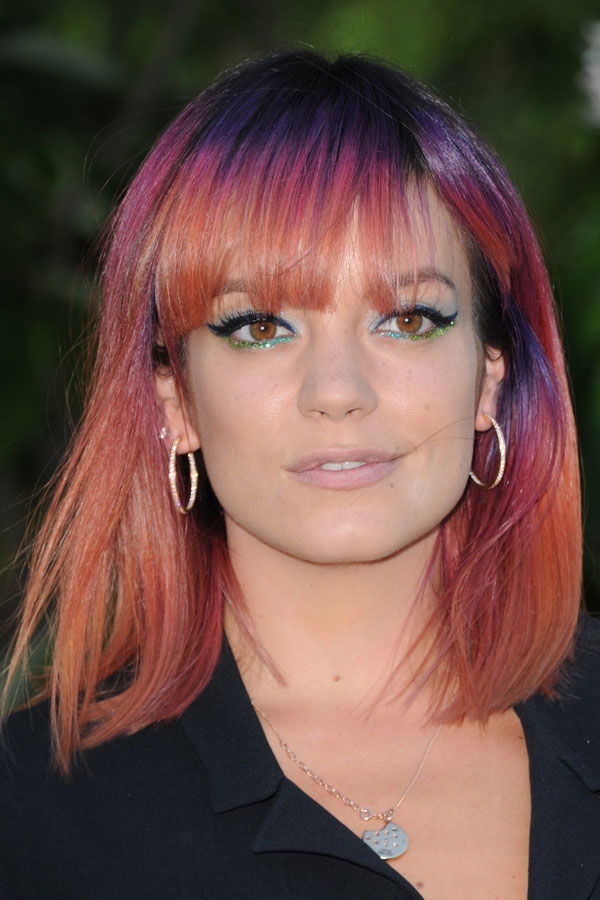 Lily Allen mit mittellanger Frisur