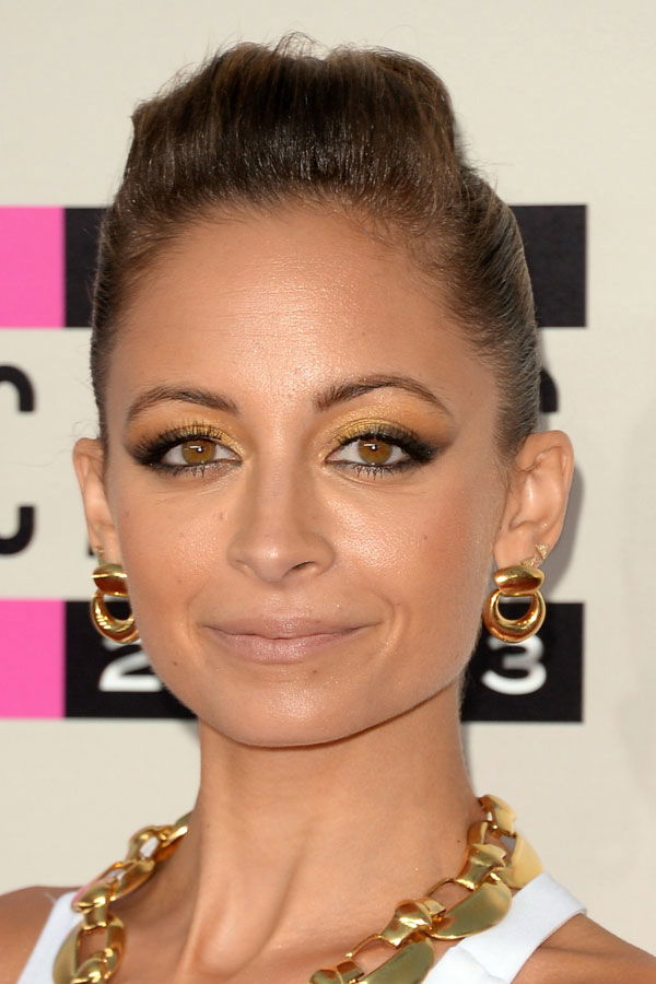 Nicole Richie mit Lidschatten in Gold