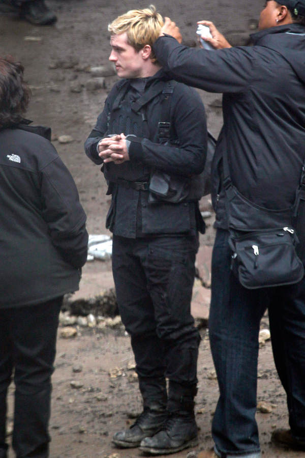 Josh Hutcherson bekommt die Haare gerichtet