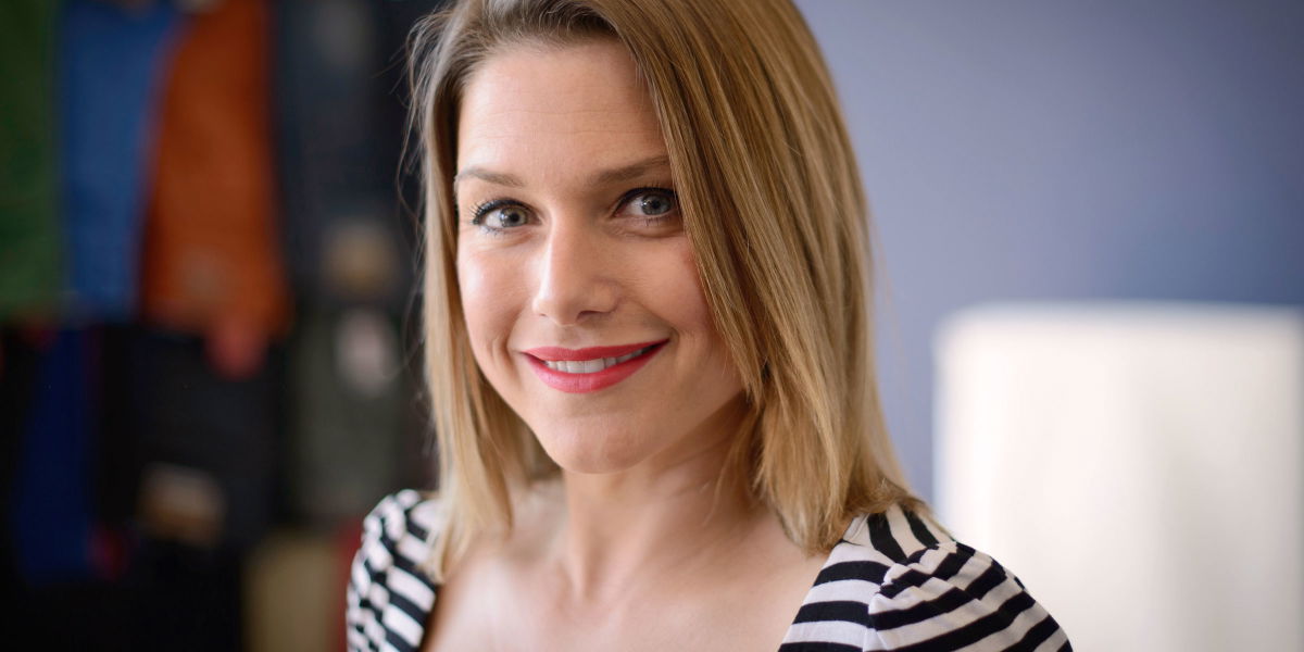 Jeanette Biedermann nackt im Rosenbett