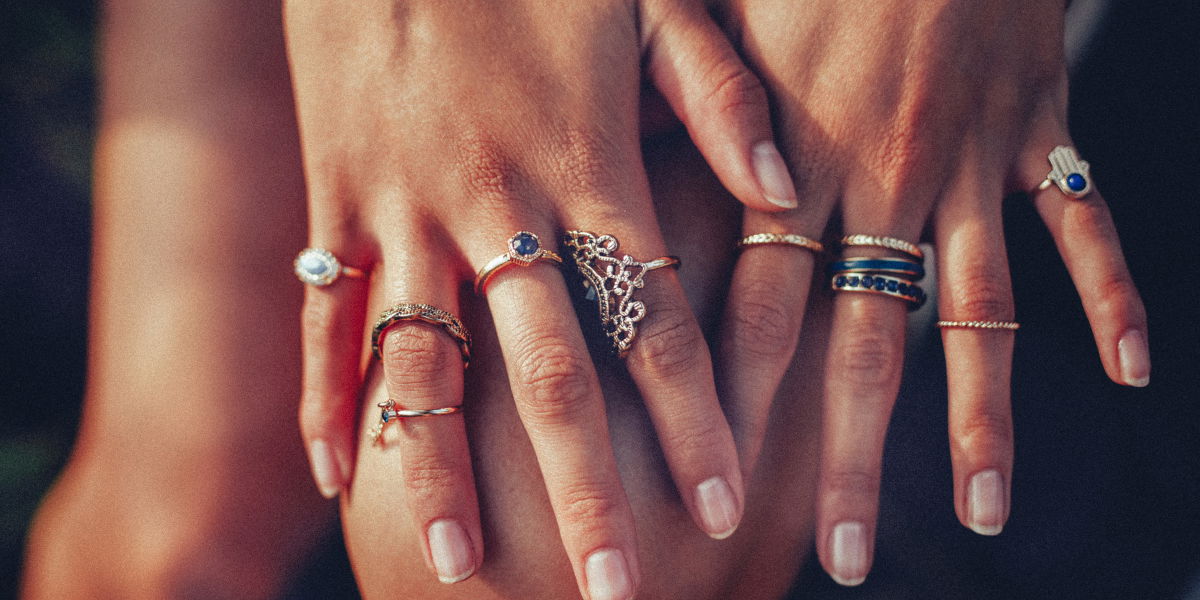 Ring am kleinen Finger: Deswegen solltest du einen haben!