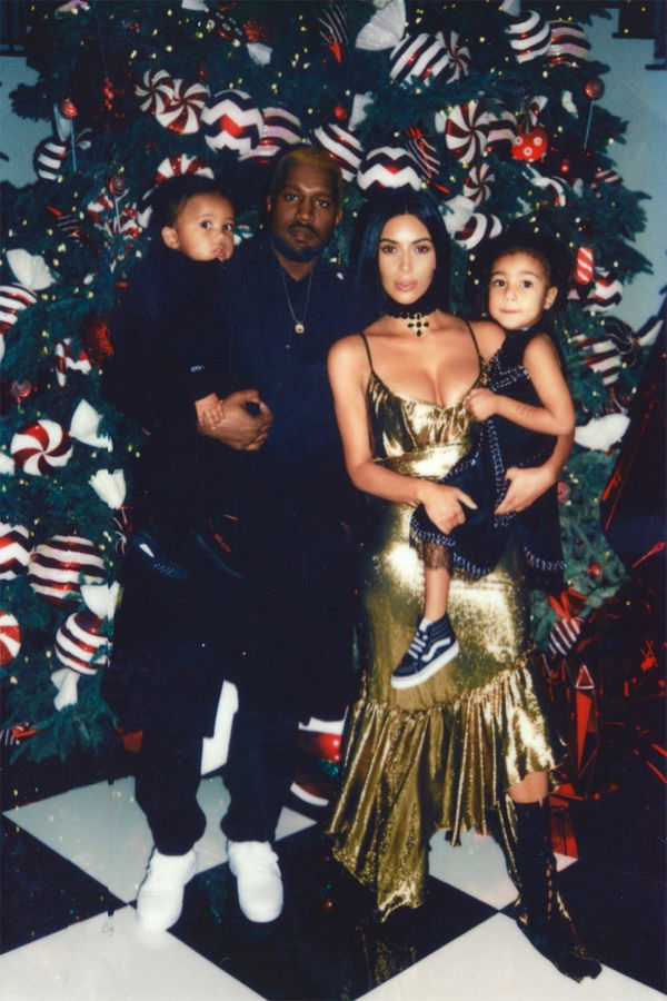 Weihnachtsbild von den Kardashian-Wests