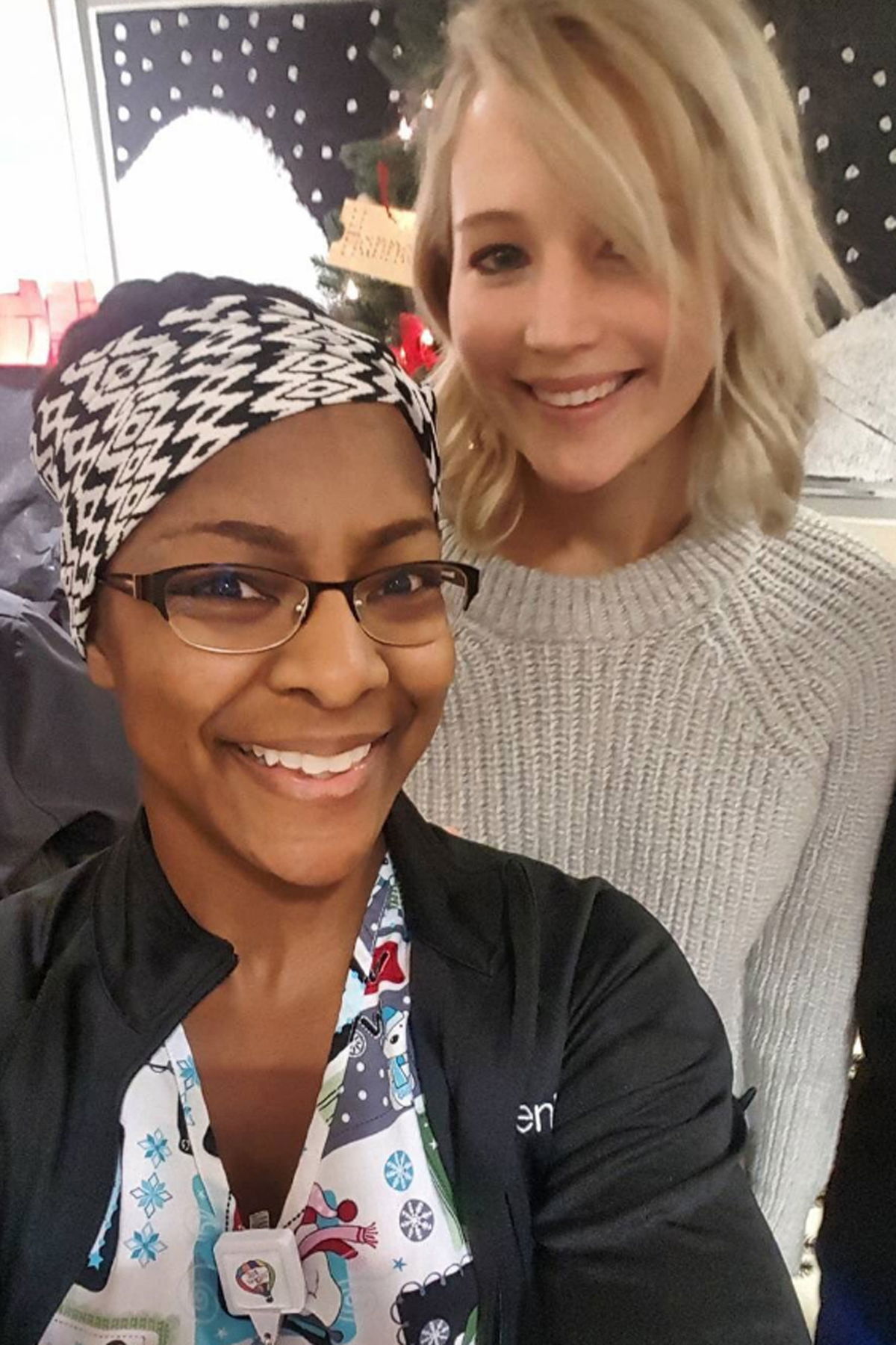 Jennifer Lawrence besucht ein Kinder-Krankenhaus