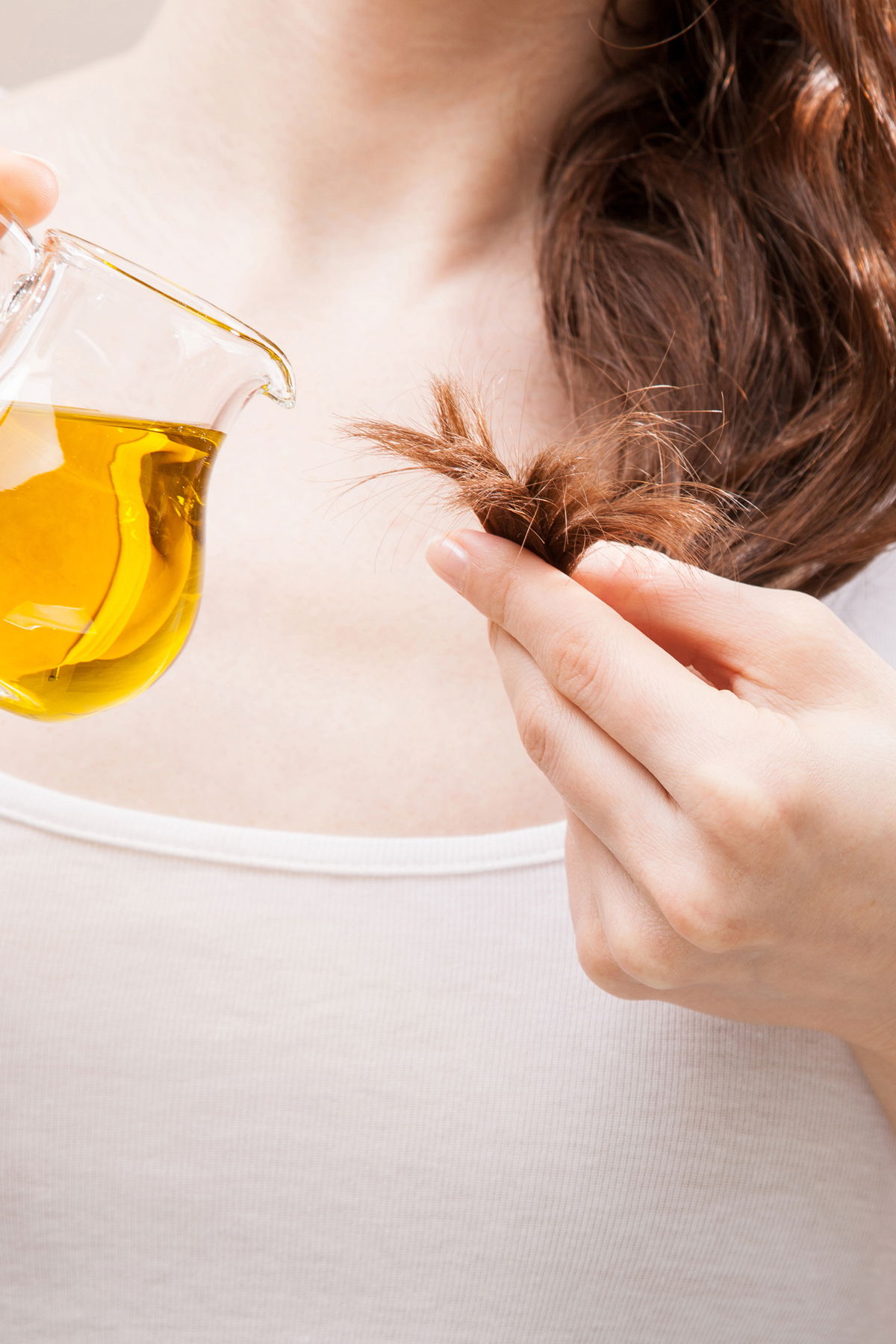 Das kannst du dagegen unternehmen: Haare pflegen
