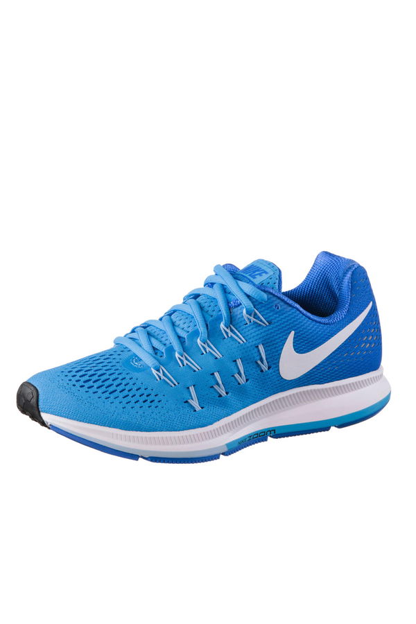 Leuchtende Turnschuhe von Nike