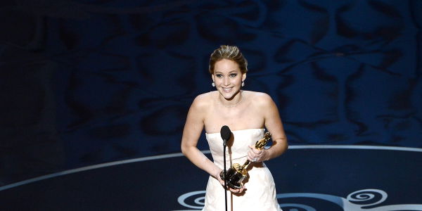 Mockingjay 2: Jennifer Lawrence fällt hin