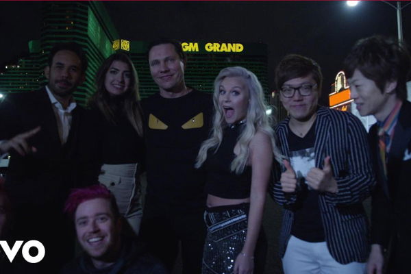 Dagi im Musikvideo von Tiësto