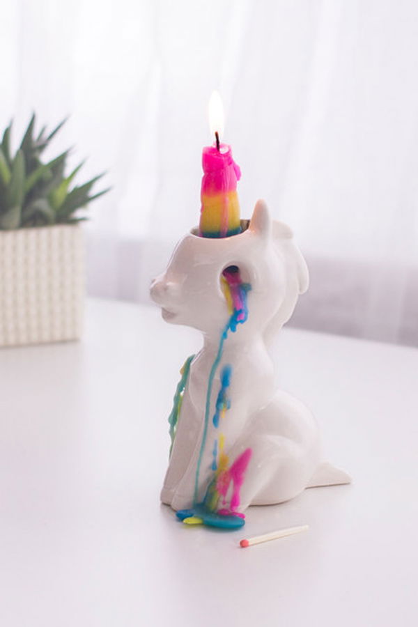Weinende Einhorn-Kerze von Firebox