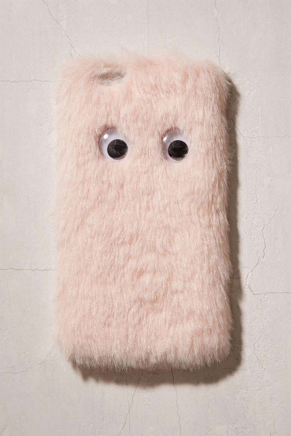 Fell-Handyhülle mit Augen von Urban Outfitters