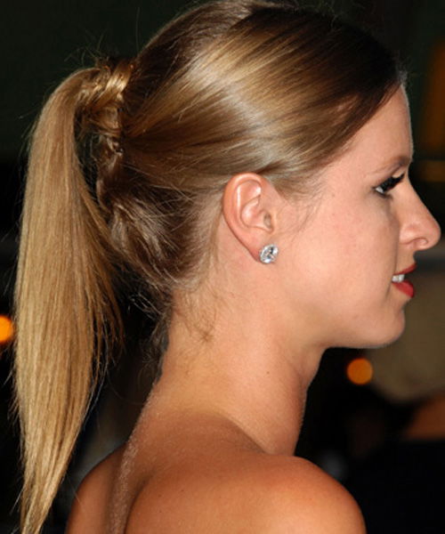 Nicky Hilton mit Pferdeschwanz