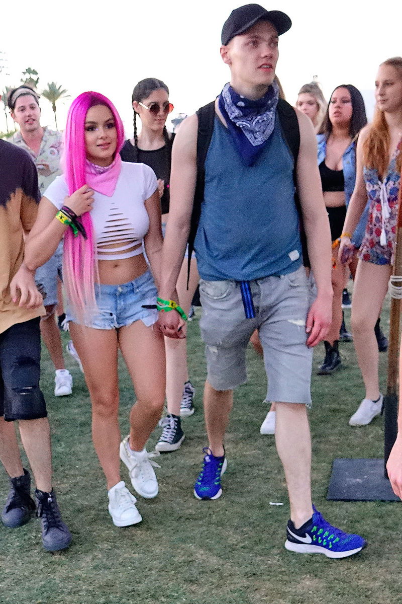 Ariel Winter mit pinken Haaren - Coachella 2017