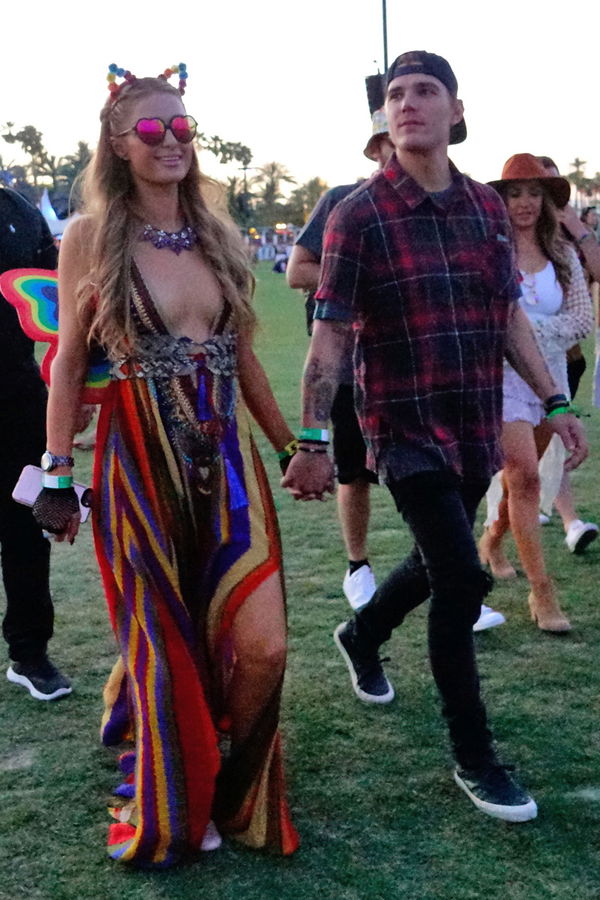 Paris Hilton mit süßen Katzenohren - Coachella 2017