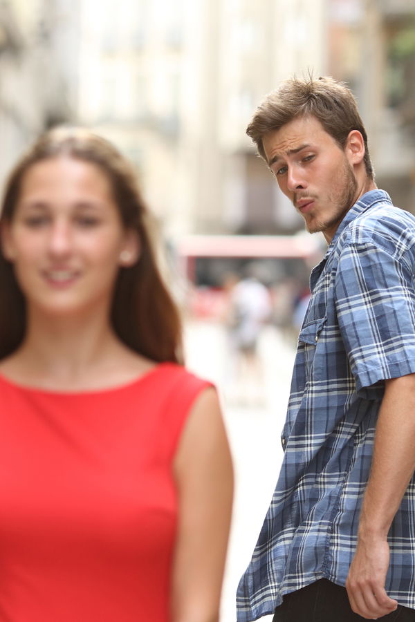 Dass sie anderen Mädels nachschauen