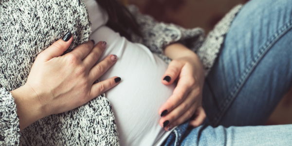 Unbemerkt schwanger: 13-Jährige merkt 7 Monate nicht, dass sie schwanger ist!