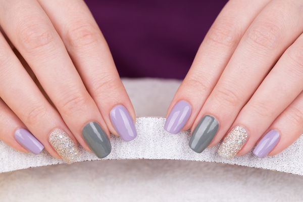 Glitzer-Nagellack richtig auftragen
