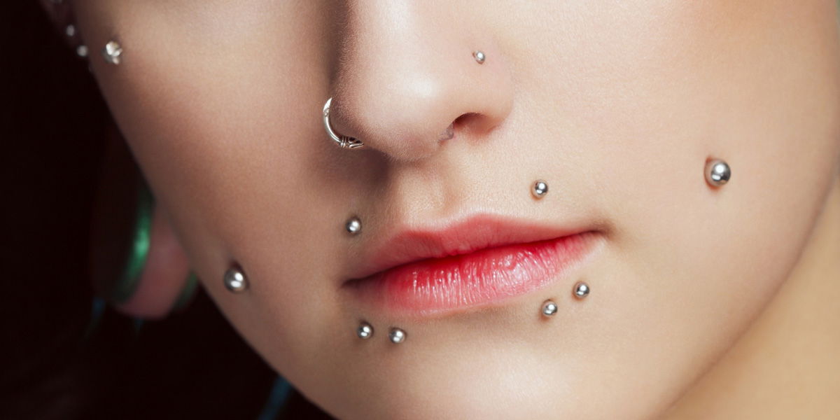 Snake-Eyes-Piercings: So schrecklich ist dieser Zungenpiercing-Trend