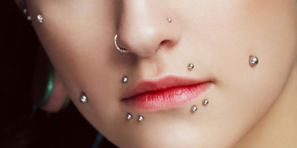 Snake-Eyes-Piercings: So schrecklich ist dieser Zungenpiercing-Trend