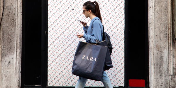 Gestreiftes Kleid von ZARA: Der Bestseller ist endlich wieder erhältlich