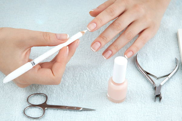 Oder: Natur-Look mit Nagelweißstift
