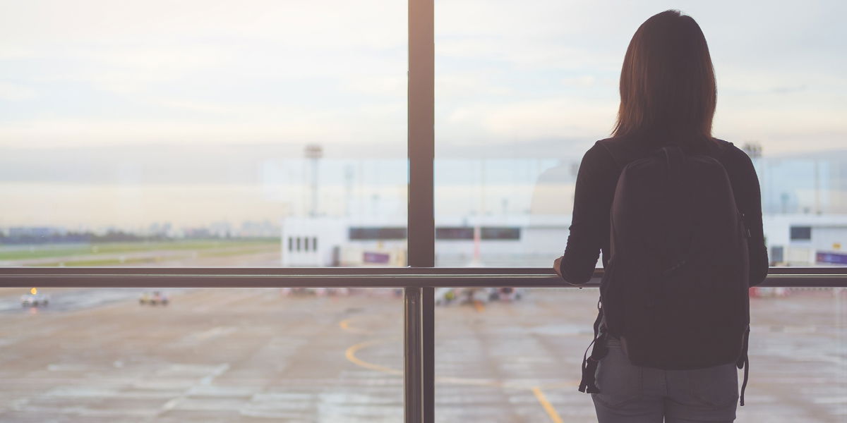 Junge Frau darf nicht fliegen, weil sie ihre Periode hat