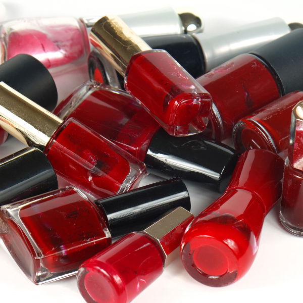 ...der Nagellack verklebt?