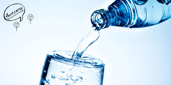 6 Zeichen, dass du mehr Wasser trinken solltest.