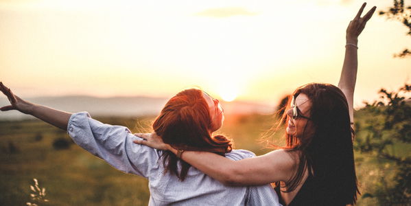 Freundinnen-Horoskop: Diese Sternzeichen halten für immer zusammen