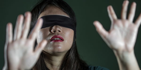 Bird-Box-Challenge: Diese Mädels haben es nachgemacht und das ist passiert