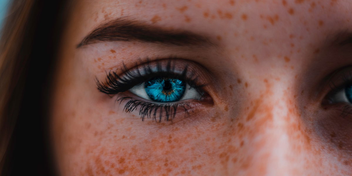 Bye Bye, Fake Lashes! Diese Mascara sorgt für ultra lange Wimpern!